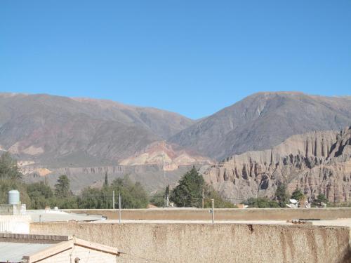 a view of a mountain range with mountains in the background at Guasamayo in Tilcara