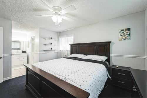 a bedroom with a bed and a ceiling fan at Near Disney Stylish 2BR with Pool in Orlando