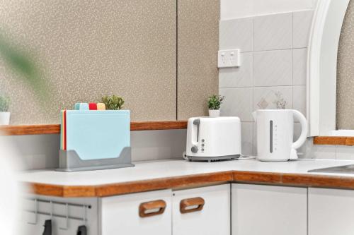 a kitchen counter with two toasters on a counter top at Courtyard Double Room in Peakhurst - Central Location - Shared Bathroom in Peakhurst