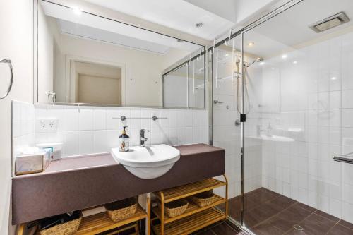 Ένα μπάνιο στο Baden 53 Rainbow Shores. Pool. Wifi