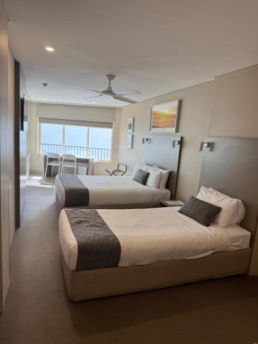 Ένα ή περισσότερα κρεβάτια σε δωμάτιο στο Manly Paradise Motel & Apartments