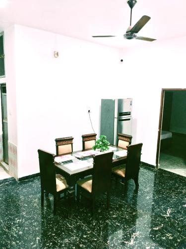 a dining room with a table and chairs at Aakriti's Home Stay in Jāmb