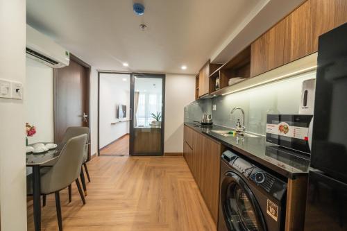 a kitchen and dining room with a washer and dryer at BRIO Urbano Apartment in Da Nang