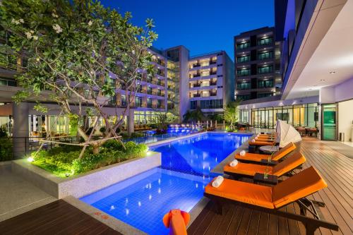 Hotel J Pattaya - SHA Extra Plus tesisinde veya buraya yakın yüzme havuzu