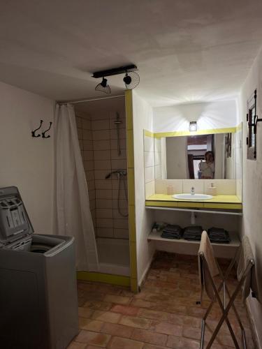 Φωτογραφία από το άλμπουμ του Cabanon provençal en pierre entouré de lavandes σε Vachères