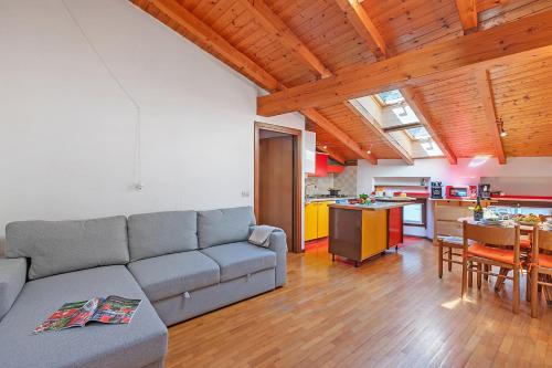 Η κουζίνα ή μικρή κουζίνα στο Skylight - Happy Rentals