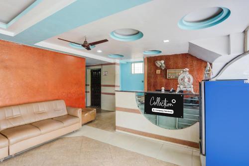 a living room with a couch and a bar at Collection O Nellore Subbareddy Government Hospital Formerly Hotel Rama Royal in Nellore