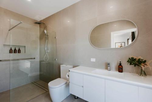 Ένα μπάνιο στο Wattle and Gum Suite - A Stylish Boutique-style Stay