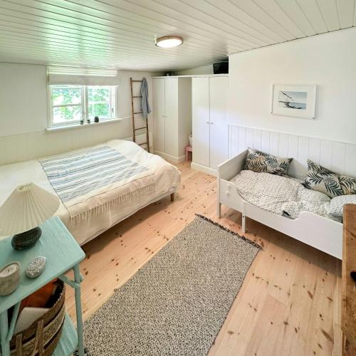 Voodi või voodid majutusasutuse Swedish Inspired Cabin Near Nyord On Møn toas
