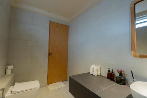 Phòng tắm tại Rekawa Wellness Resort