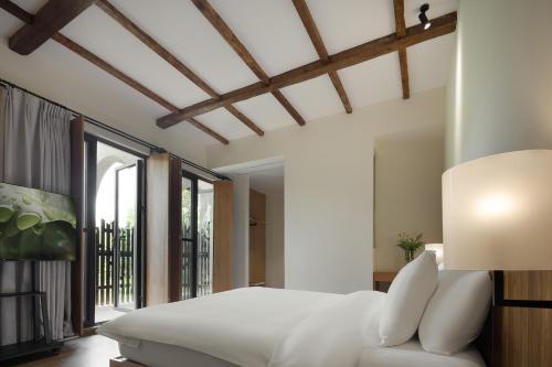 Un ou plusieurs lits dans un hébergement de l'établissement Autumn Whisper Eden Villas