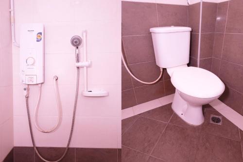 a bathroom with a toilet and a shower at OYO 1017 Al-inshirah Inn in Kota Bharu