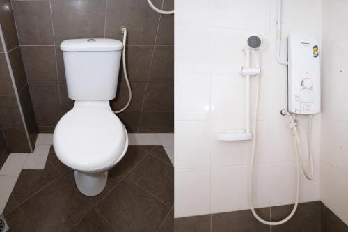 a bathroom with a toilet and a shower at OYO 1017 Al-inshirah Inn in Kota Bharu