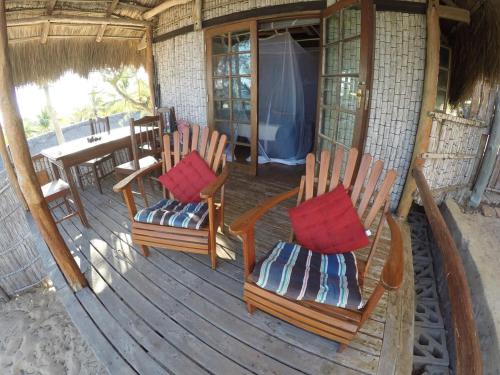 Stunning sea view, charming beach cottage in Barra, Mozambique - 4x4