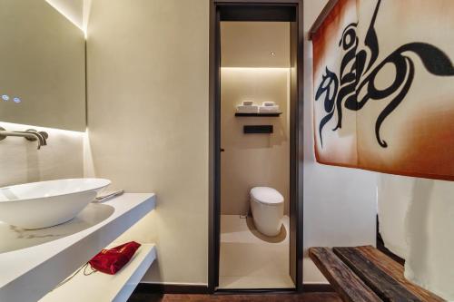 Ένα μπάνιο στο Bliss Qintai Tibetan Boutique Hotel