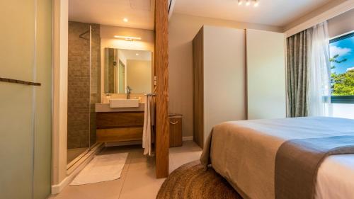 a bathroom with a bed and a shower and a sink at Blue Nest by Horizon Holidays in Pointe d'Esny