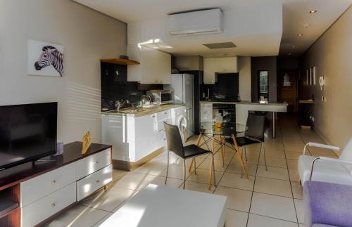 Η κουζίνα ή μικρή κουζίνα στο Modern Sunny De Waterkant Studio