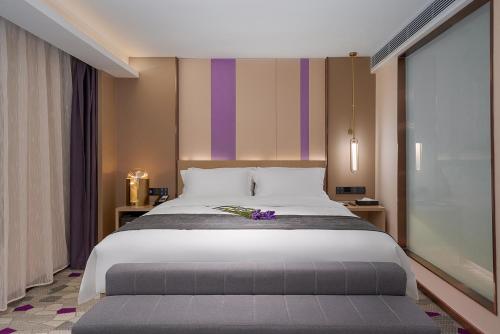 Katil atau katil-katil dalam bilik di 麗枫酒店广州白云国际机场空港店 Lavande Hotel Guangzhou Baiyun International Airport Airport Store 24-hour free pick-up service at China Guangzhou Baiyun International Airport