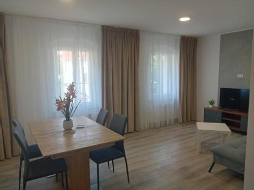a living room with a wooden table and a dining room at Stellas Monteurwohnungen in Crimmitschau