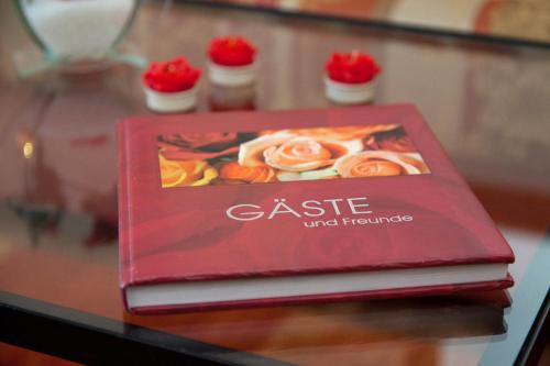 a book sitting on a table with cupcakes on it at Schickes Ferienhaus Ostseeperle, 3 Schlafz., 2 Bäder in Zingst