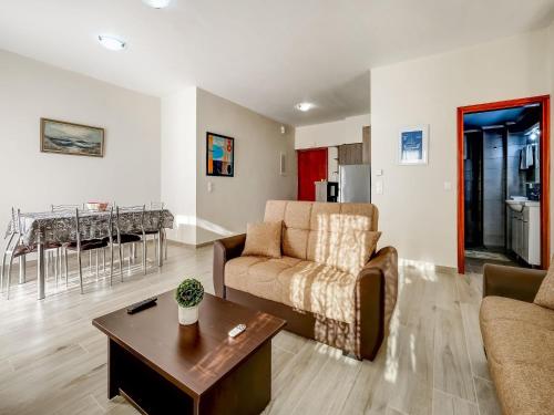 Χώρος καθιστικού στο Seaview Studio in beautiful setting, west from Chania