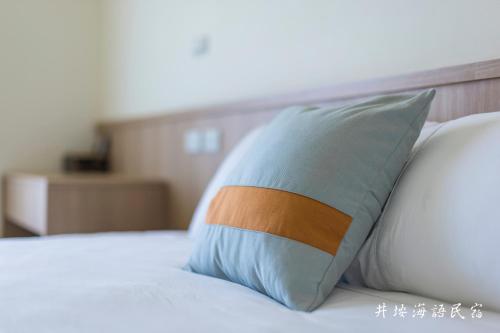 Una cama o camas en una habitación de Jingyan Haiyu