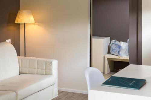 Ein Sitzbereich in der Unterkunft Hotel Maximilian