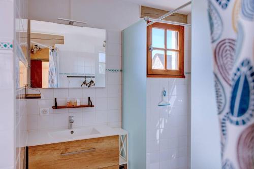 Kuchyň nebo kuchyňský kout v ubytování RESOULES II - piscine, pleine nature