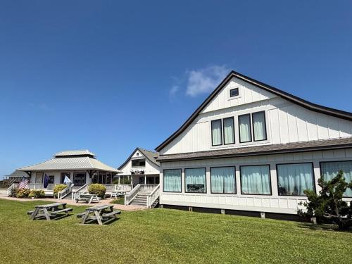 Κήπος έξω από το Skydance 10 Bedroom Oceanfront Home at Hatteras Island Reserve