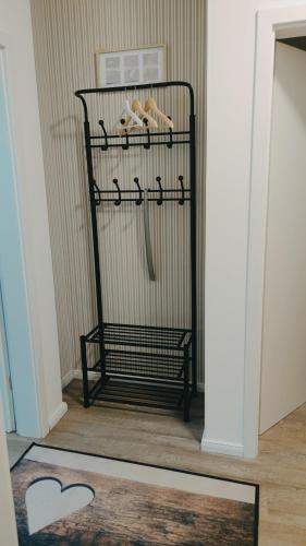 a black rack with a hose in a room at Traumoase in Timmendorfer Strand in Timmendorfer Strand