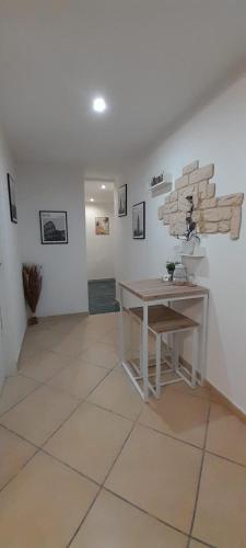 a white room with a table and paintings on the wall at Casa Linda Rozzano HUMANITAS FORUM ASSAGO M2 MILANO Centro IEO in Rozzano