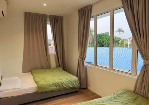 Ένα ή περισσότερα κρεβάτια σε δωμάτιο στο The Luxurious 2080 Casa Villa