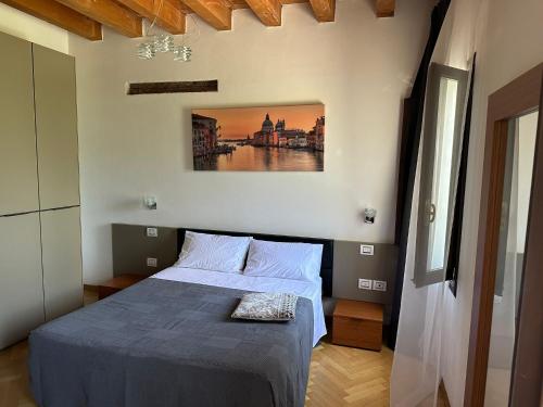 a bedroom with a bed and a painting on the wall at Osteria Locanda Veneta in Mirano