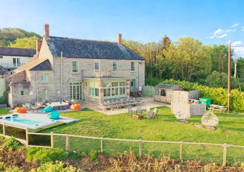 an aerial view of a large house with a backyard at Anchor's Drop in Blue Anchor