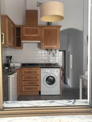 a kitchen with a washing machine in a kitchen at Mira-mar in Odeceixe