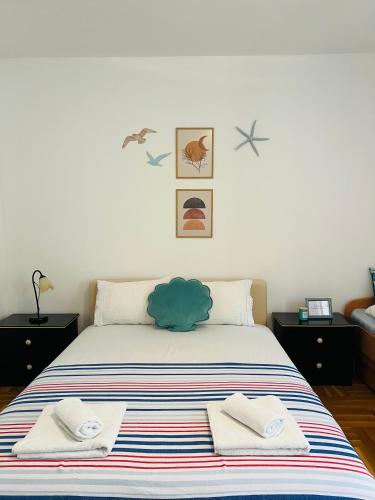 a bedroom with a bed with towels on it at Komforan studio u centru grada in Herceg-Novi