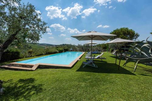 Πισίνα στο ή κοντά στο Villa Belchianti by MMega