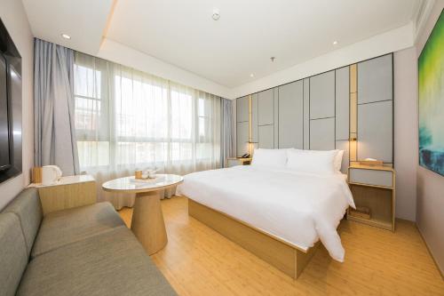Ένα ή περισσότερα κρεβάτια σε δωμάτιο στο Ji Hotel Beijing Liujiayao