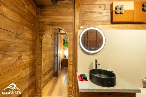 a bathroom with a black sink and a mirror at Taman Prabhawa by Bukit Vista in Sukawati
