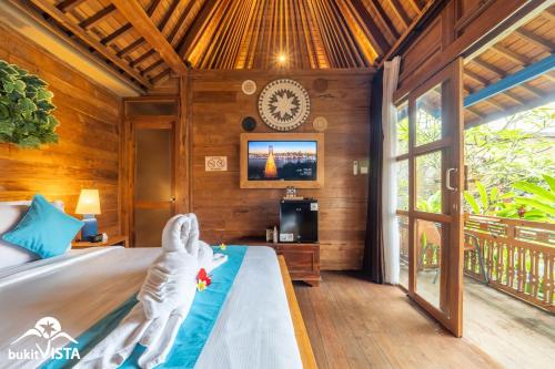 a bedroom with a bed with a statue on it at Taman Prabhawa by Bukit Vista in Sukawati