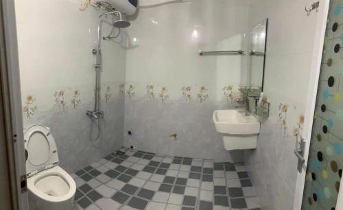 Ένα μπάνιο στο 999 Hotel Lào Cai