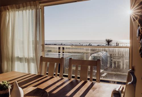 a dining room table with a view of the beach at Sailor's Catch in Hokitika