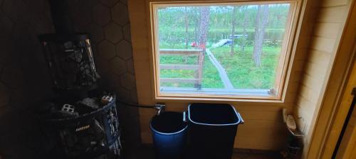 a window in the corner of a room with a trash can at Renstigen Evertsberg Vasaloppet in Älvdalen