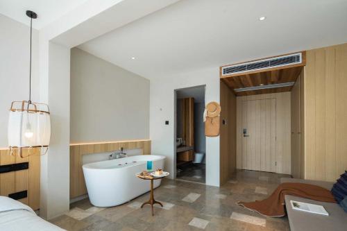 Un baño de Miyue Shenzhen Positano Cliff Seaview Beauty Hotel