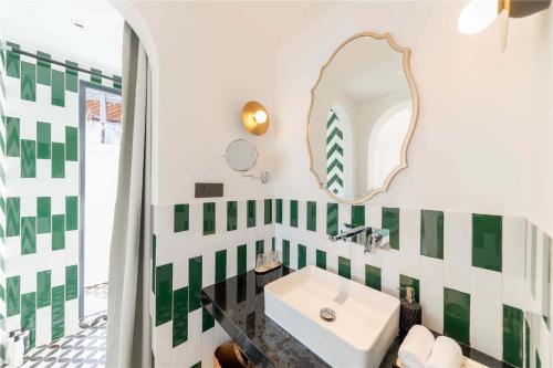 Un baño de Miyue Shenzhen Positano Cliff Seaview Beauty Hotel