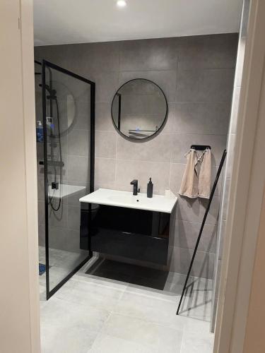 a bathroom with a sink and a mirror at Fritids hus nära natur in Skärsnäs