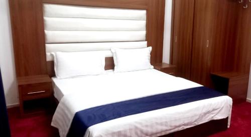 Cama o camas de una habitación en اصيل الضيافة للشقق المخدومة
