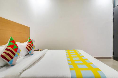 Katil atau katil-katil dalam bilik di Hotel O Basera Homes Jankipuram
