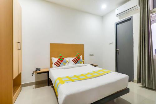 Katil atau katil-katil dalam bilik di Hotel O Basera Homes Jankipuram