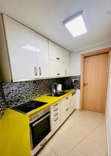 Dapur atau dapur kecil di Sesi Luxury Suites